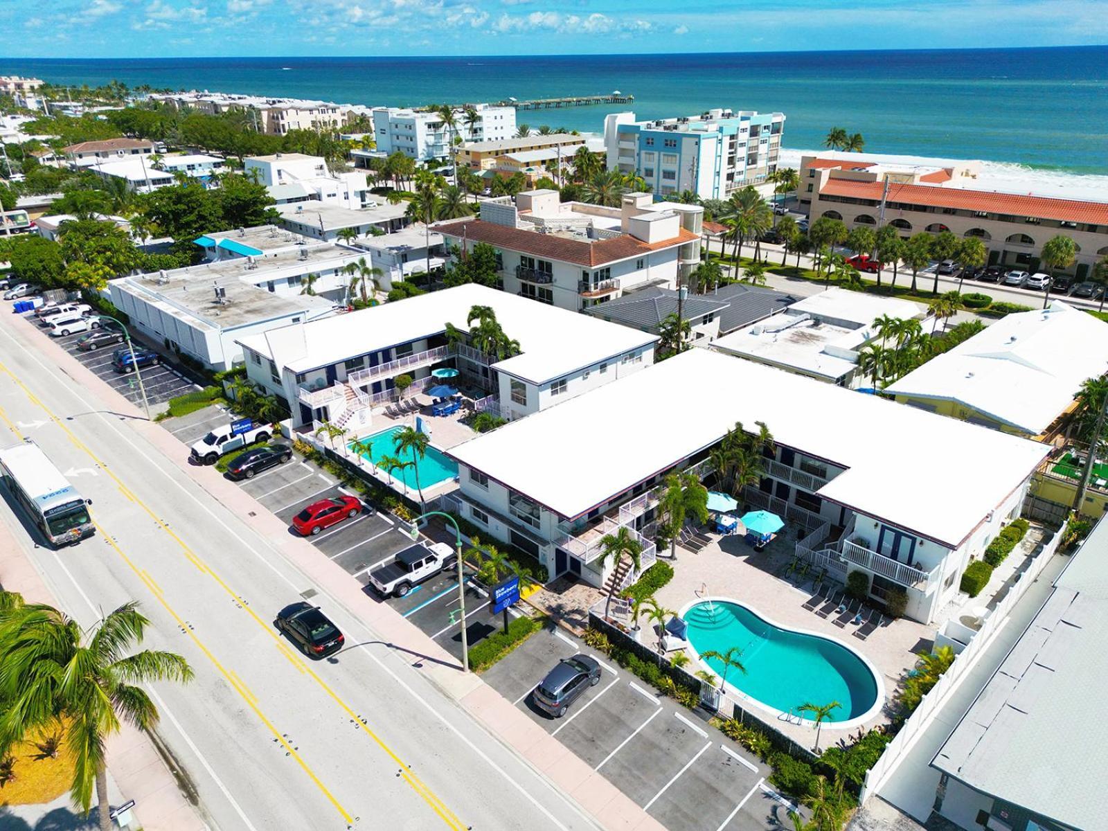 Hotel Blue Strawberry By The Sea à Lauderdale-by-the-Sea Extérieur photo