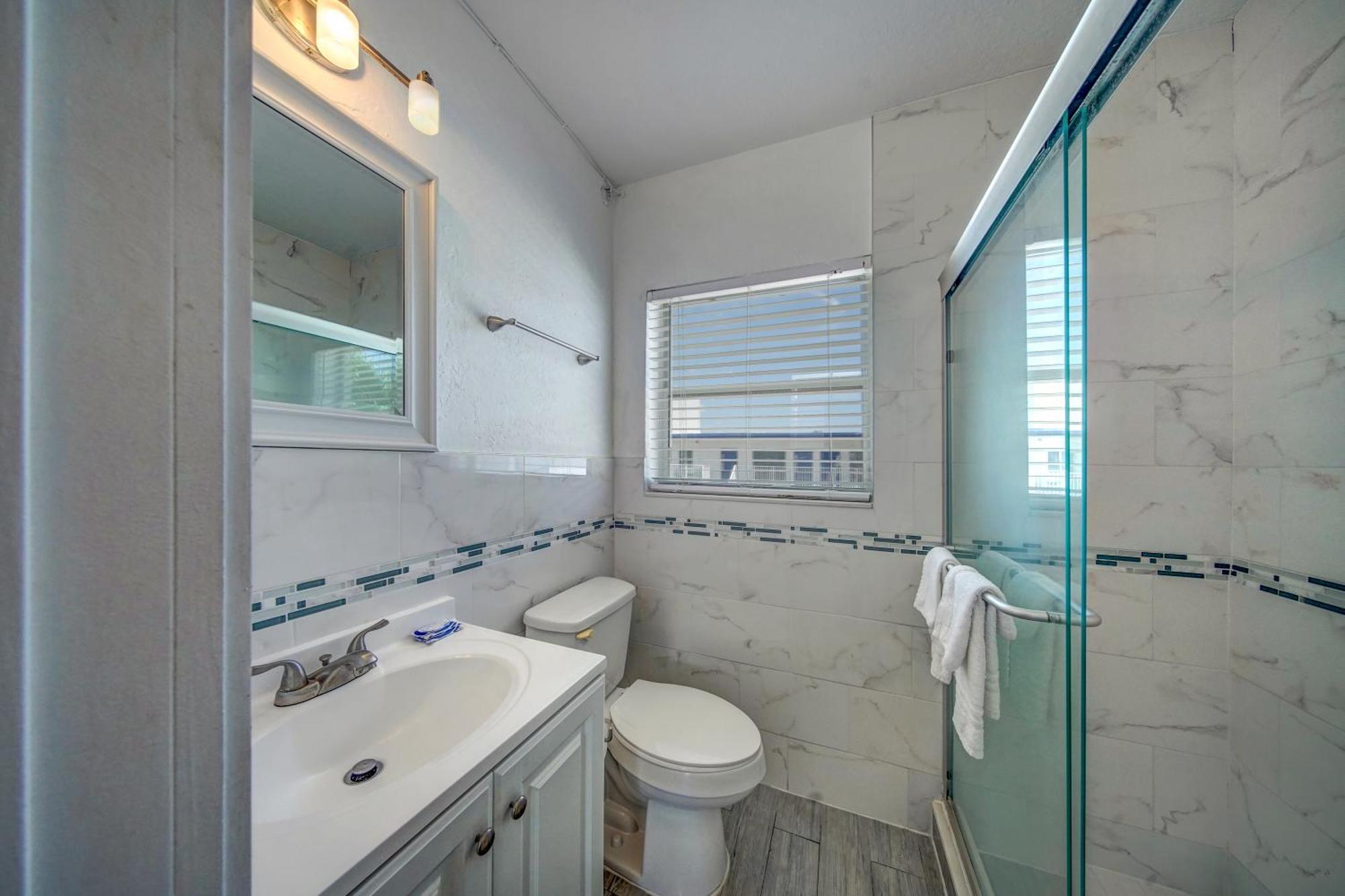 Hotel Blue Strawberry By The Sea à Lauderdale-by-the-Sea Extérieur photo