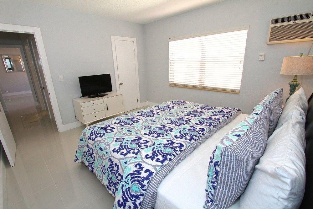 Hotel Blue Strawberry By The Sea à Lauderdale-by-the-Sea Extérieur photo