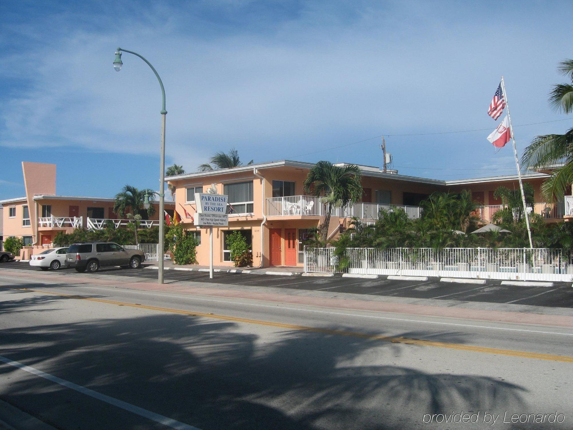 Hotel Blue Strawberry By The Sea à Lauderdale-by-the-Sea Extérieur photo