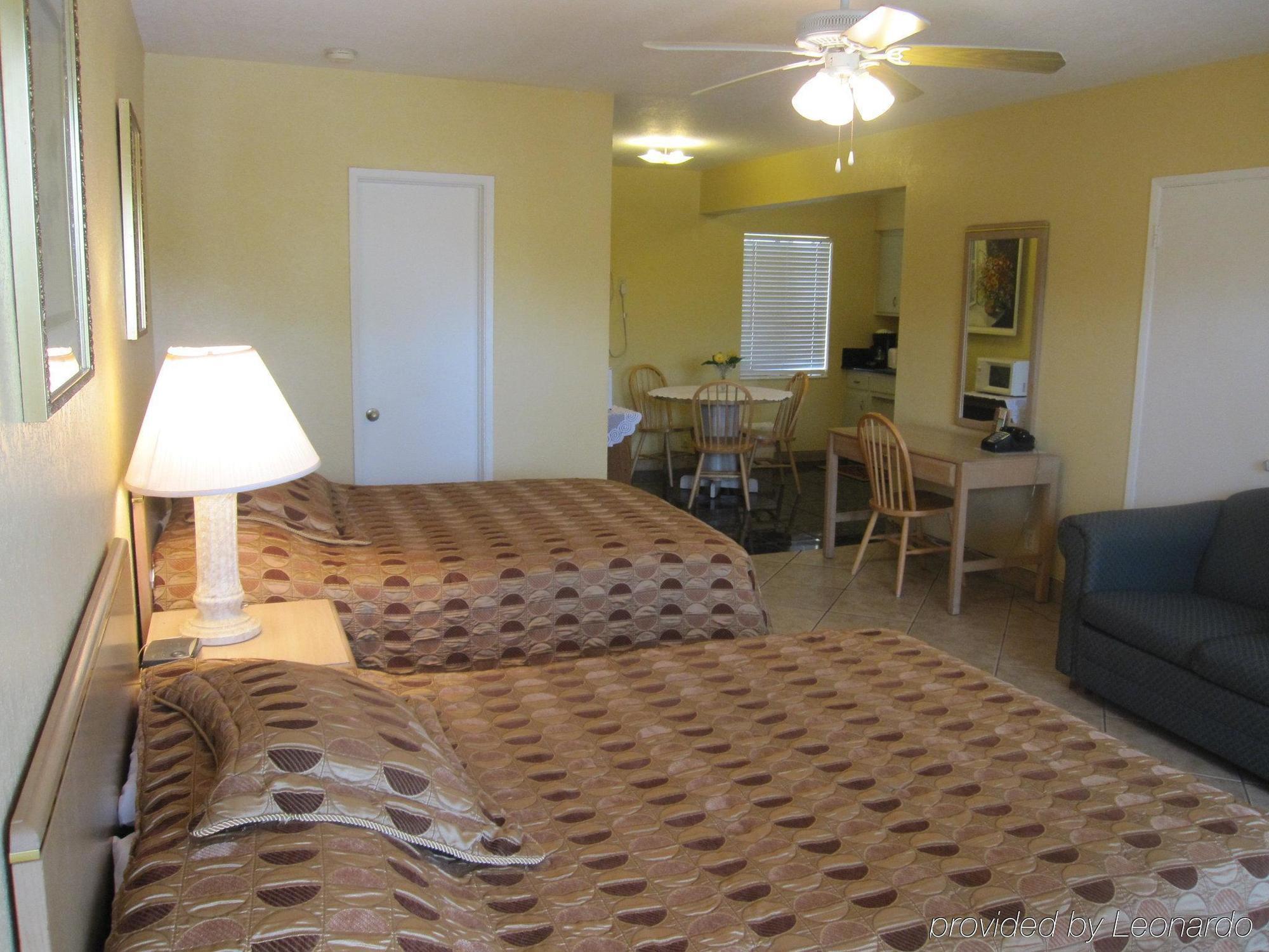 Hotel Blue Strawberry By The Sea à Lauderdale-by-the-Sea Extérieur photo