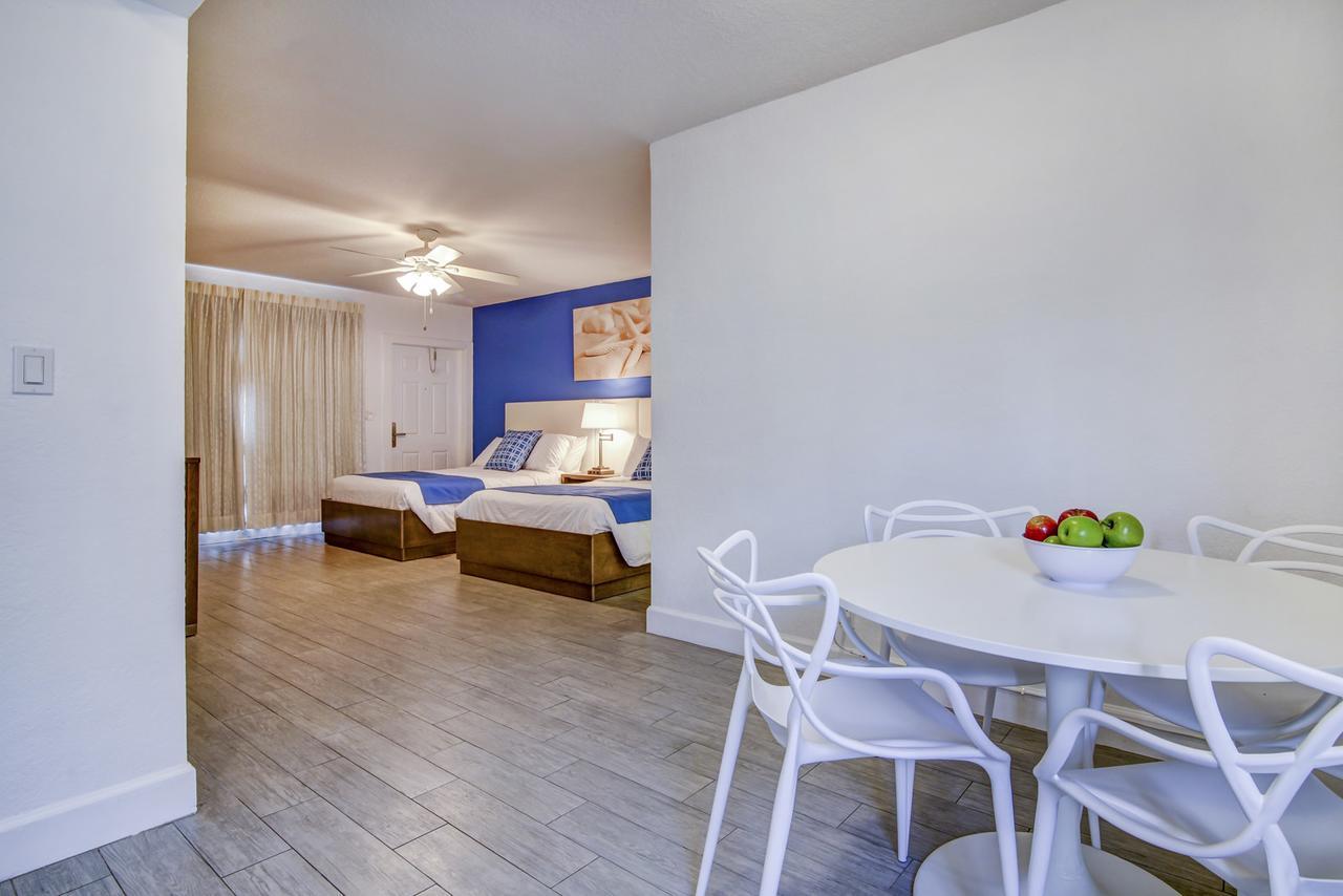 Hotel Blue Strawberry By The Sea à Lauderdale-by-the-Sea Extérieur photo