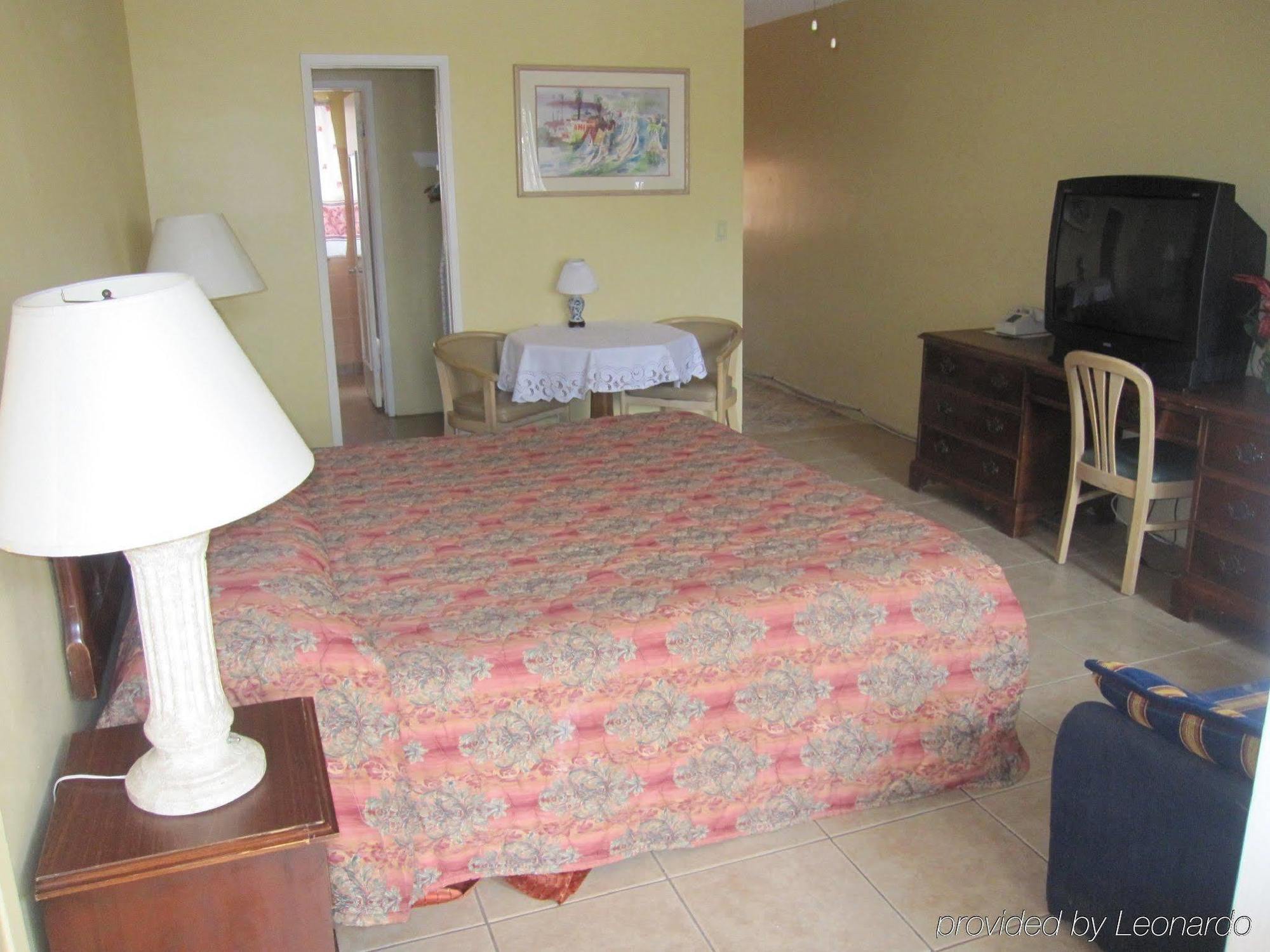 Hotel Blue Strawberry By The Sea à Lauderdale-by-the-Sea Extérieur photo