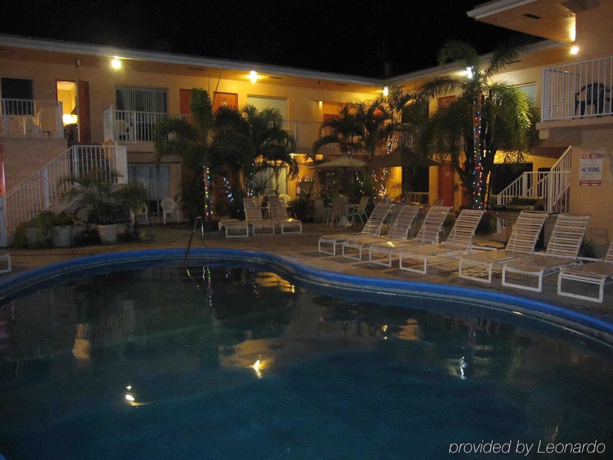 Hotel Blue Strawberry By The Sea à Lauderdale-by-the-Sea Extérieur photo