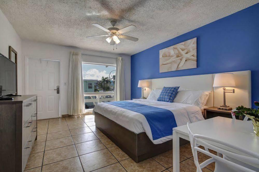 Hotel Blue Strawberry By The Sea à Lauderdale-by-the-Sea Extérieur photo