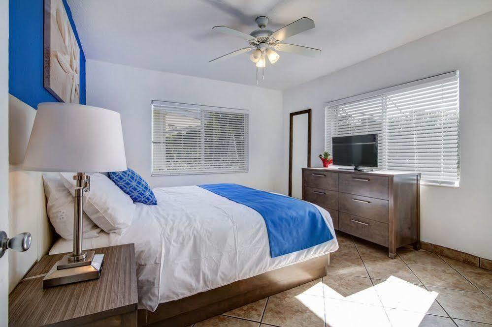 Hotel Blue Strawberry By The Sea à Lauderdale-by-the-Sea Extérieur photo