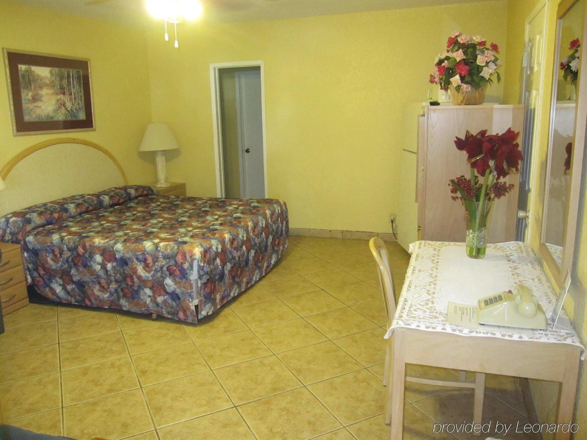 Hotel Blue Strawberry By The Sea à Lauderdale-by-the-Sea Extérieur photo