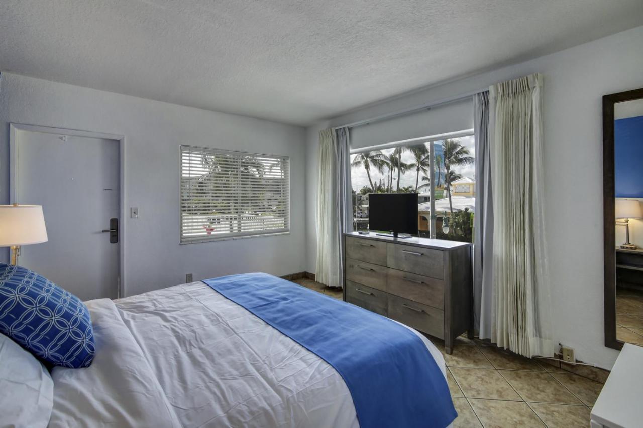 Hotel Blue Strawberry By The Sea à Lauderdale-by-the-Sea Extérieur photo