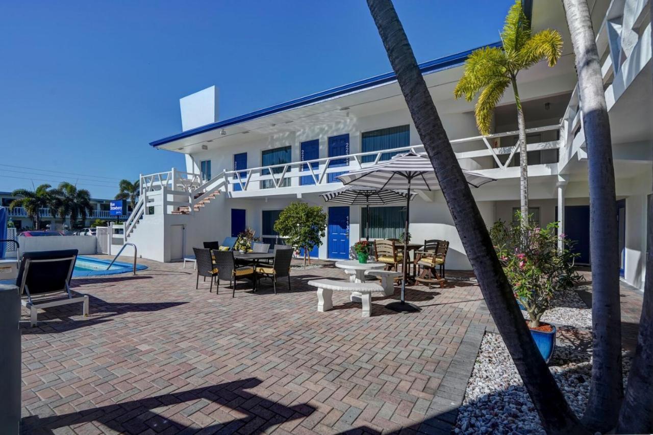 Hotel Blue Strawberry By The Sea à Lauderdale-by-the-Sea Extérieur photo