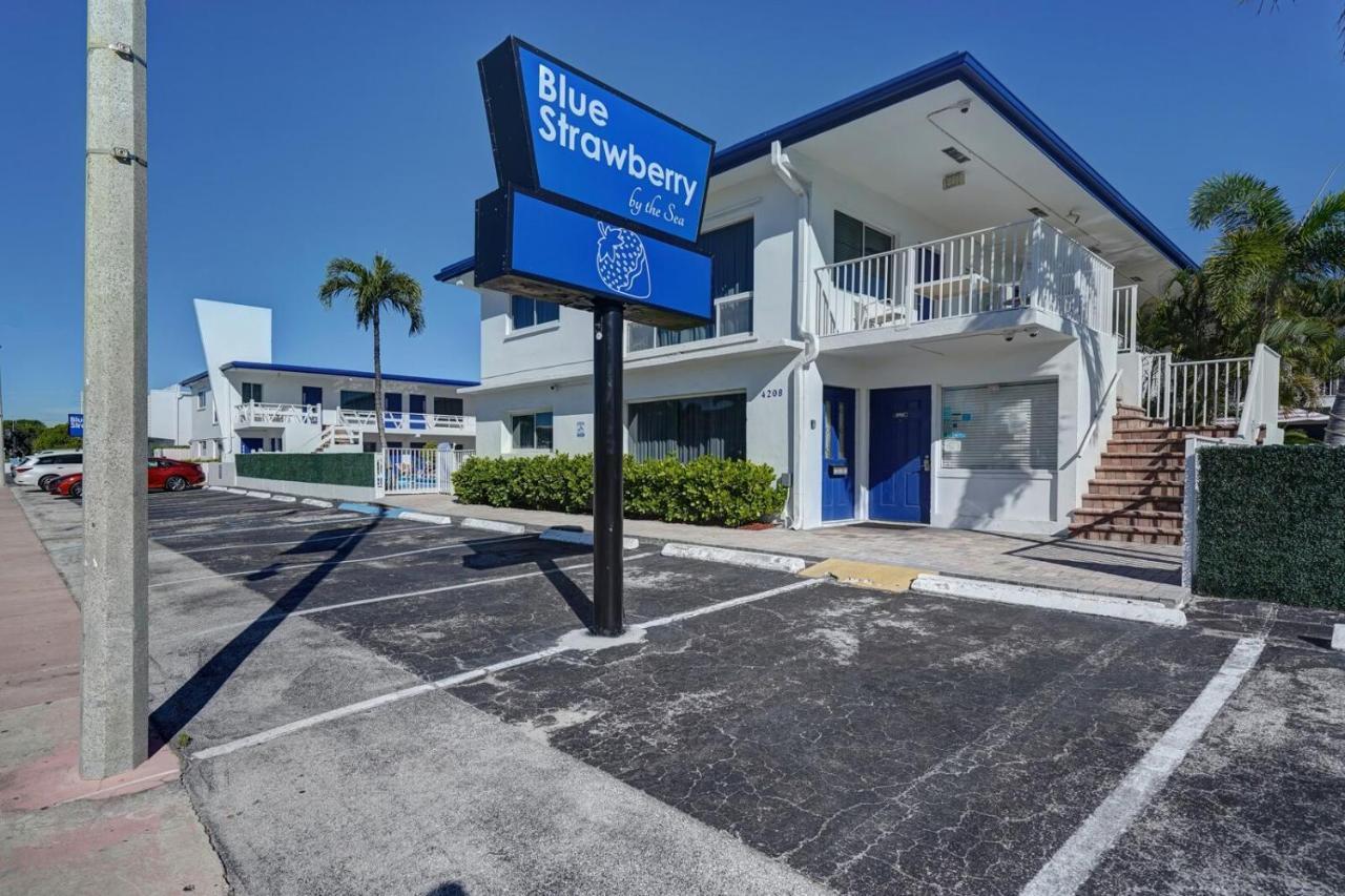 Hotel Blue Strawberry By The Sea à Lauderdale-by-the-Sea Extérieur photo