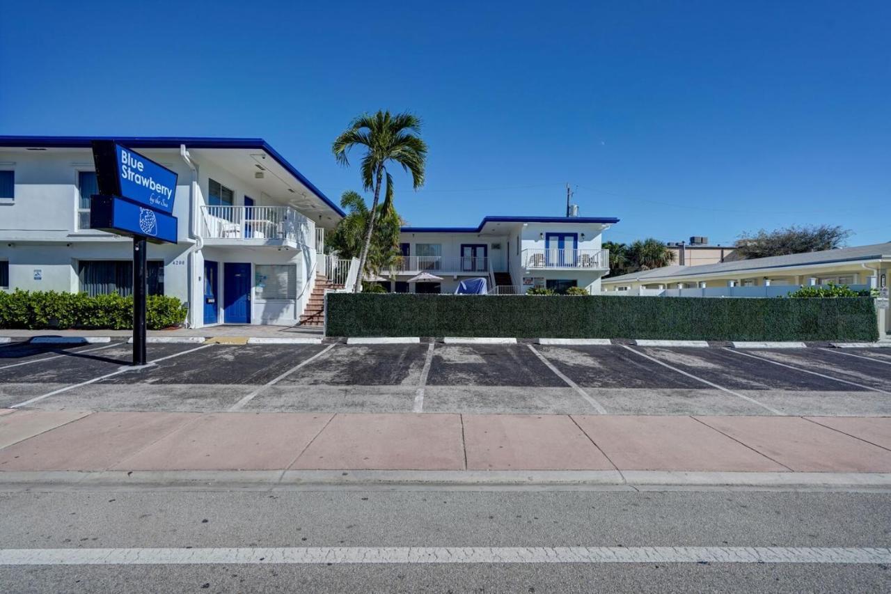 Hotel Blue Strawberry By The Sea à Lauderdale-by-the-Sea Extérieur photo