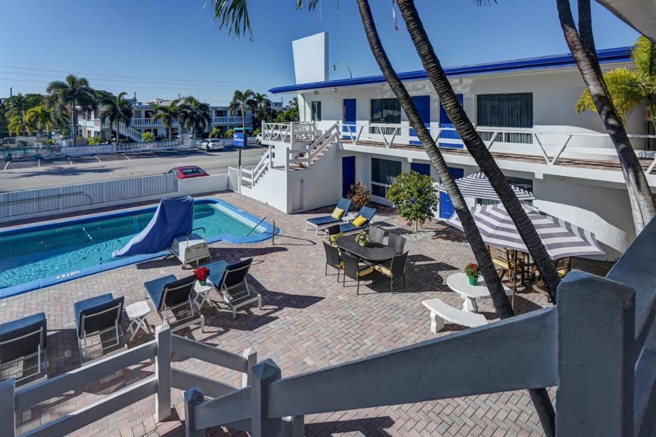 Hotel Blue Strawberry By The Sea à Lauderdale-by-the-Sea Extérieur photo